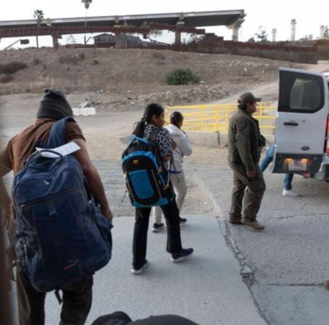 Detienen en EUA a Casi 800 Migrantes; Mientras que Donald Trump Cierra la Frontera Sur.