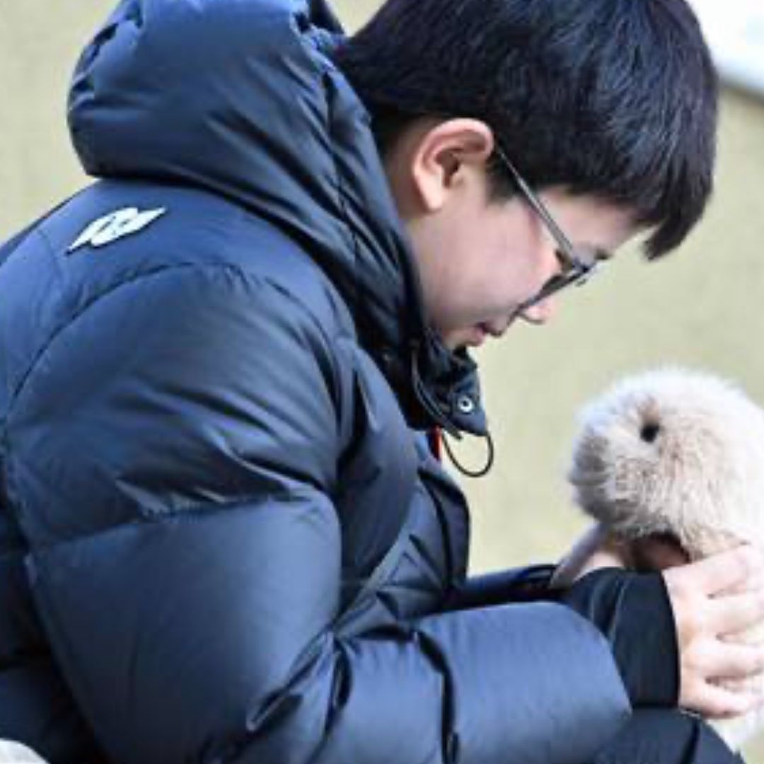 En China los jóvenes recurren a peluches impulsados por Inteligencia Artificial para tener apoyo emocional.
