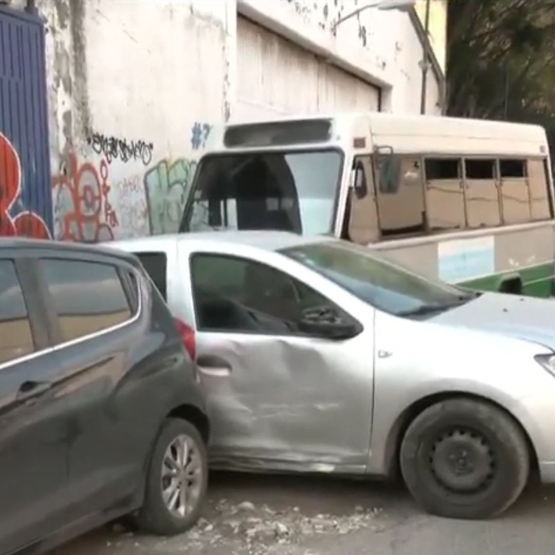 Microbús a Exceso de Velocidad Choca y Deja Varios Lesionados en CDMX; Uno Termina Amputado