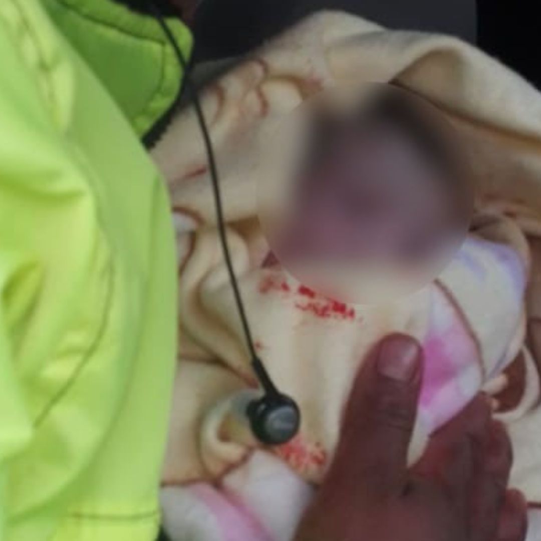 Nace Bebé en Calles de Coyoacán; Policías Ayudan a Traerla al Mundo