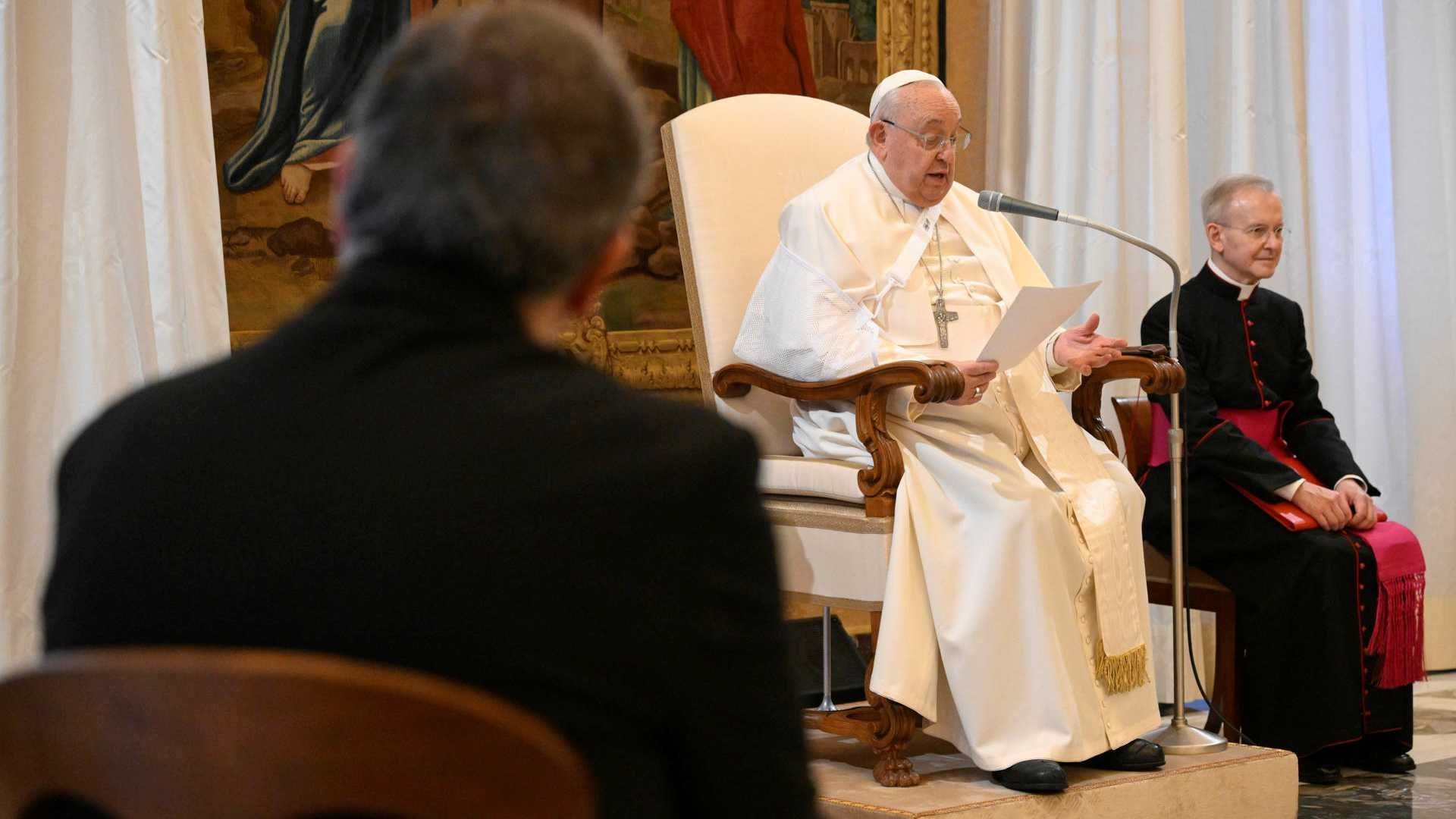 Papa Francisco durante una audiencia con la Fundación Católica de Verona