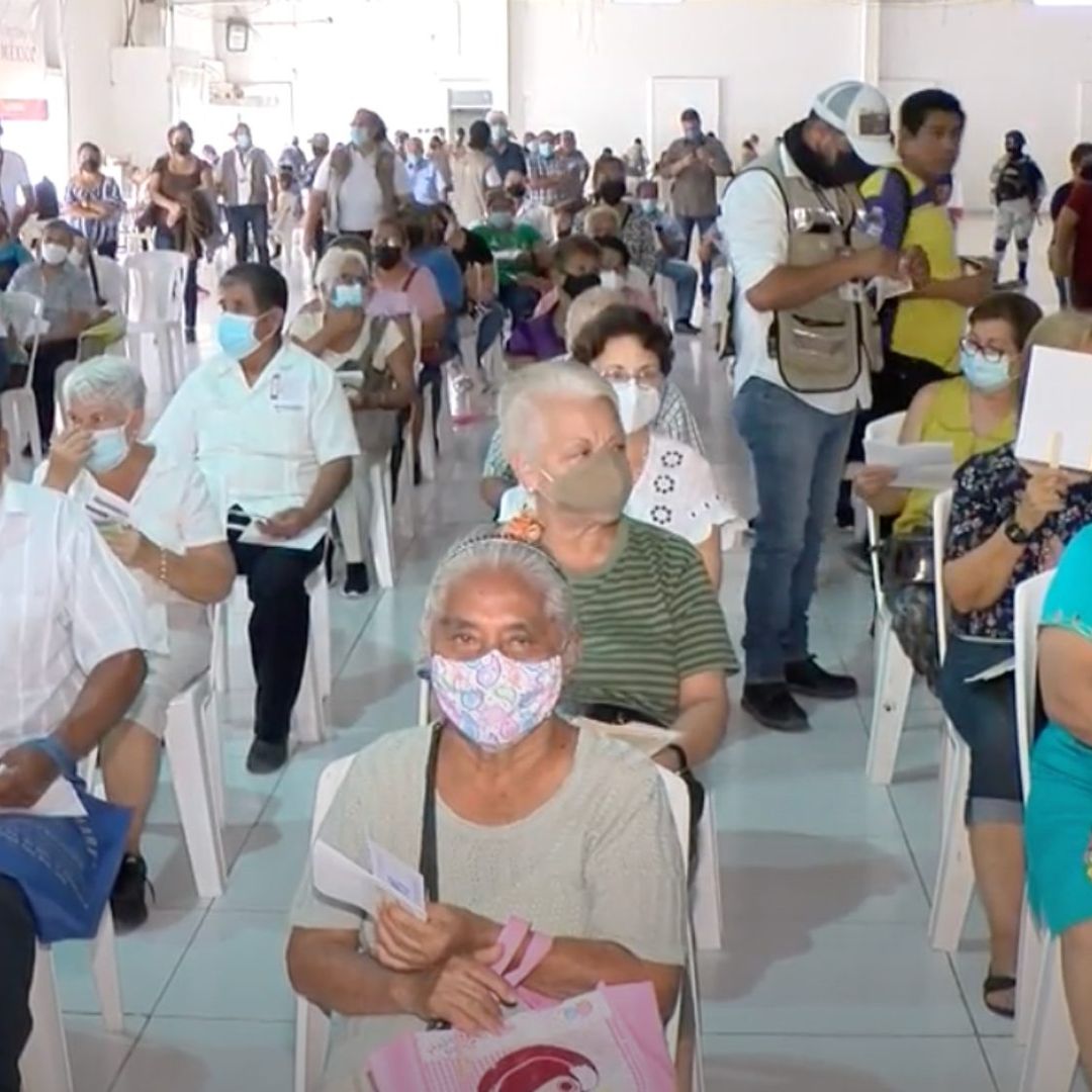 Adultos mayores de 65 años