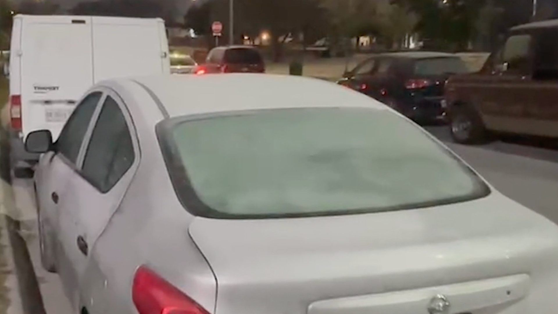 ¿Qué Hacer si Mi Parabrisas Tiene Hielo? Esto Recomiendan