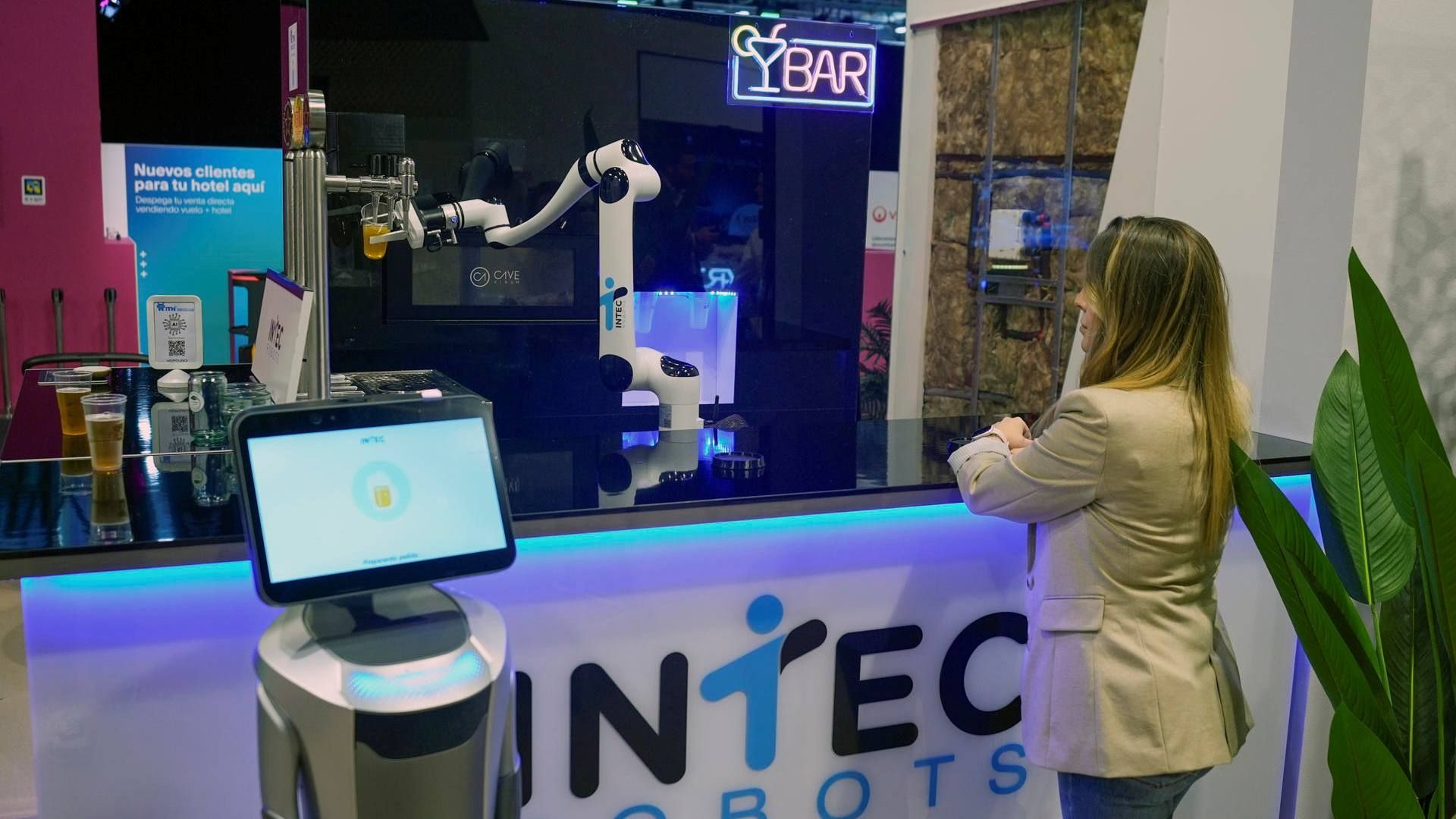 ¿Te Hospedarías en Hoteles Atendidos por Robots? Así Son los Hospedajes del Futuro Cercano