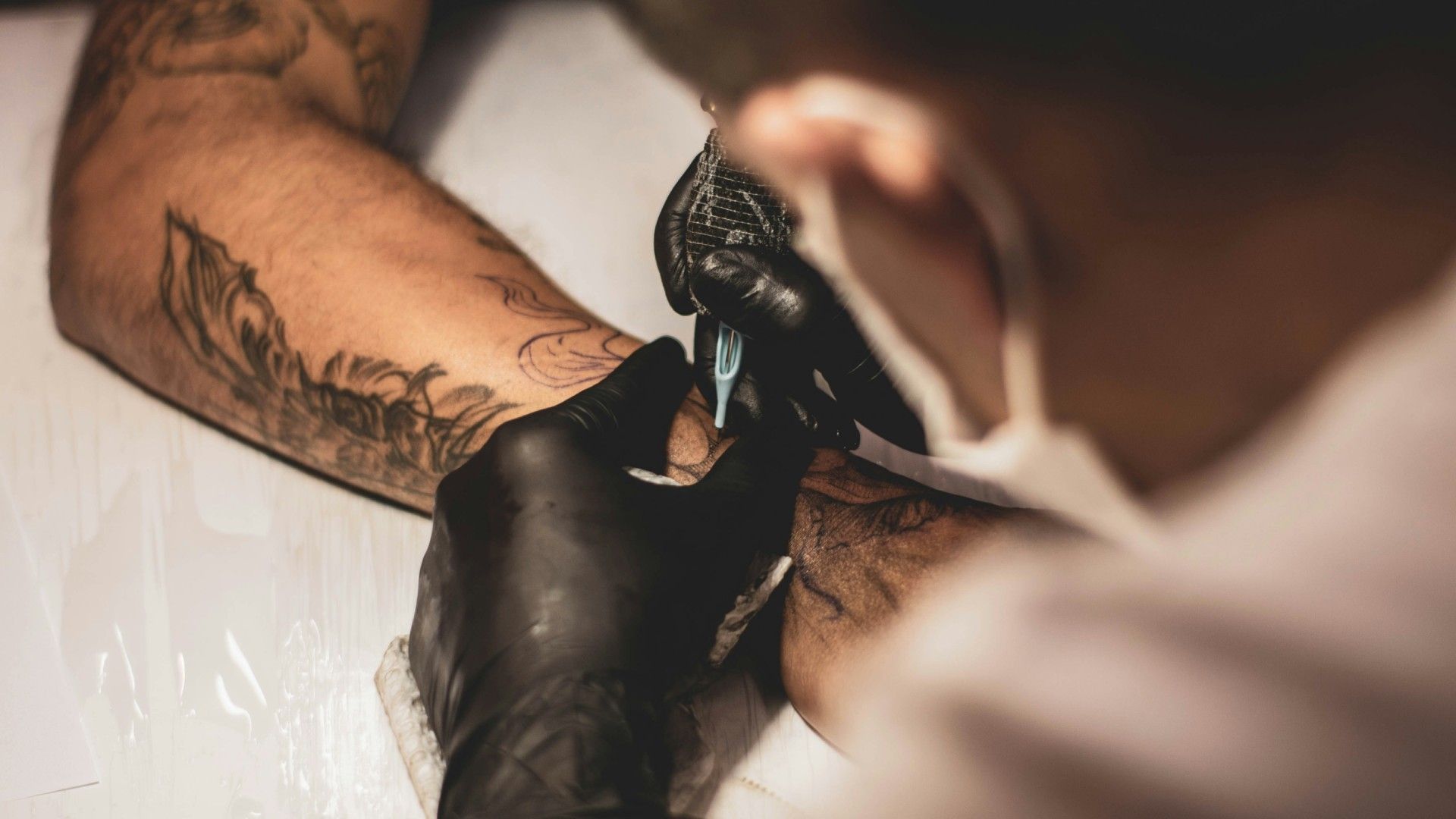 Influencer Muere Mientras le Hacían un Tatuaje; Esto Pasó