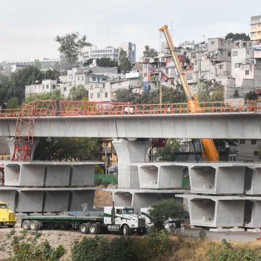 Caída de dovela de concreto del Tren Interurbano México-Toluca, que cayó mientras se realizaban maniobras