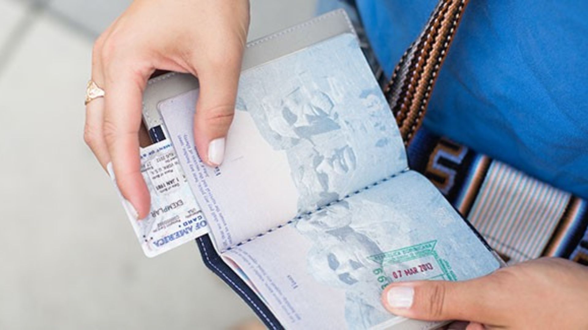 Suspenden emisión pasaportes género X