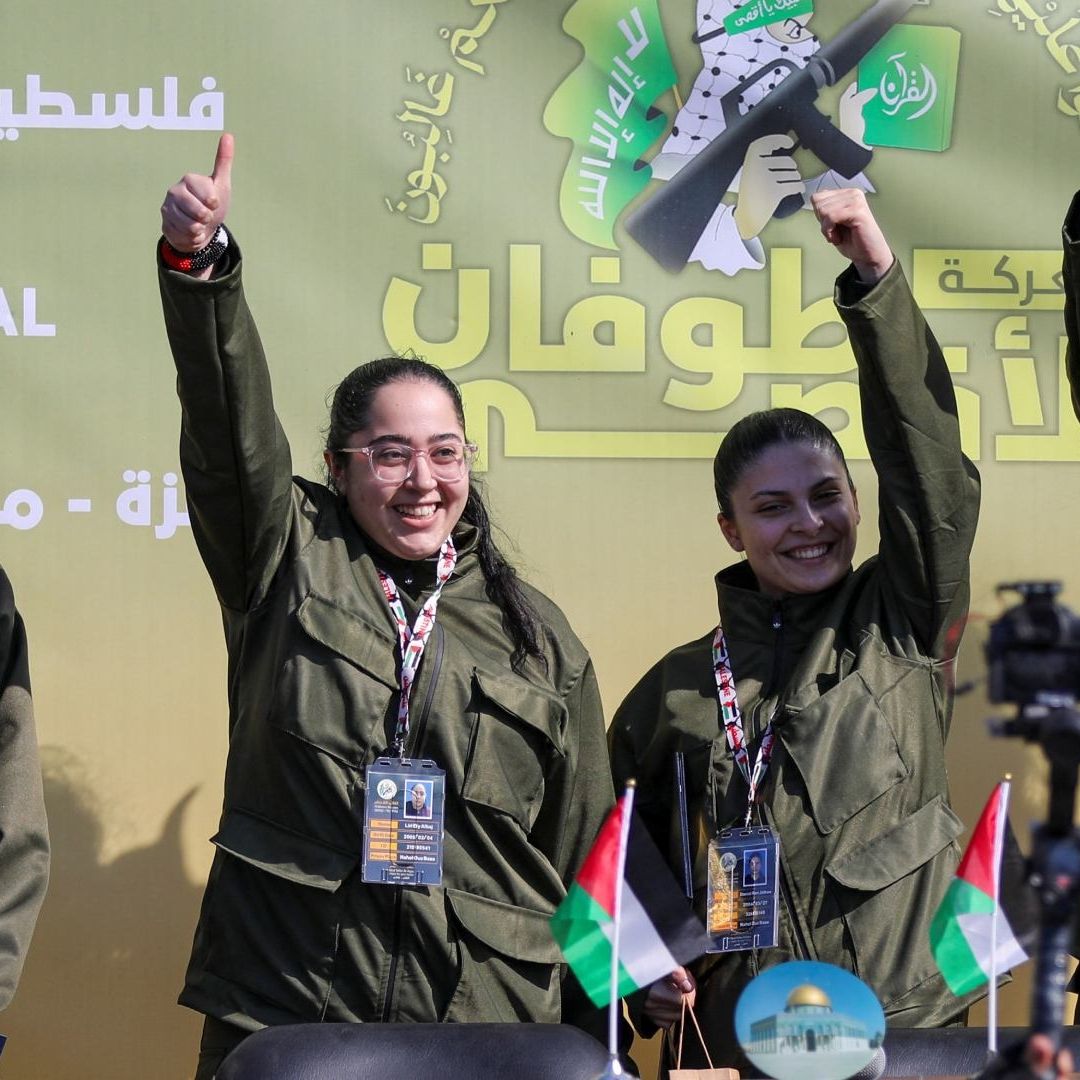 Hamás Libera a Cuatro Rehenes e Israel Excarcela a 200 Prisioneros Palestinos