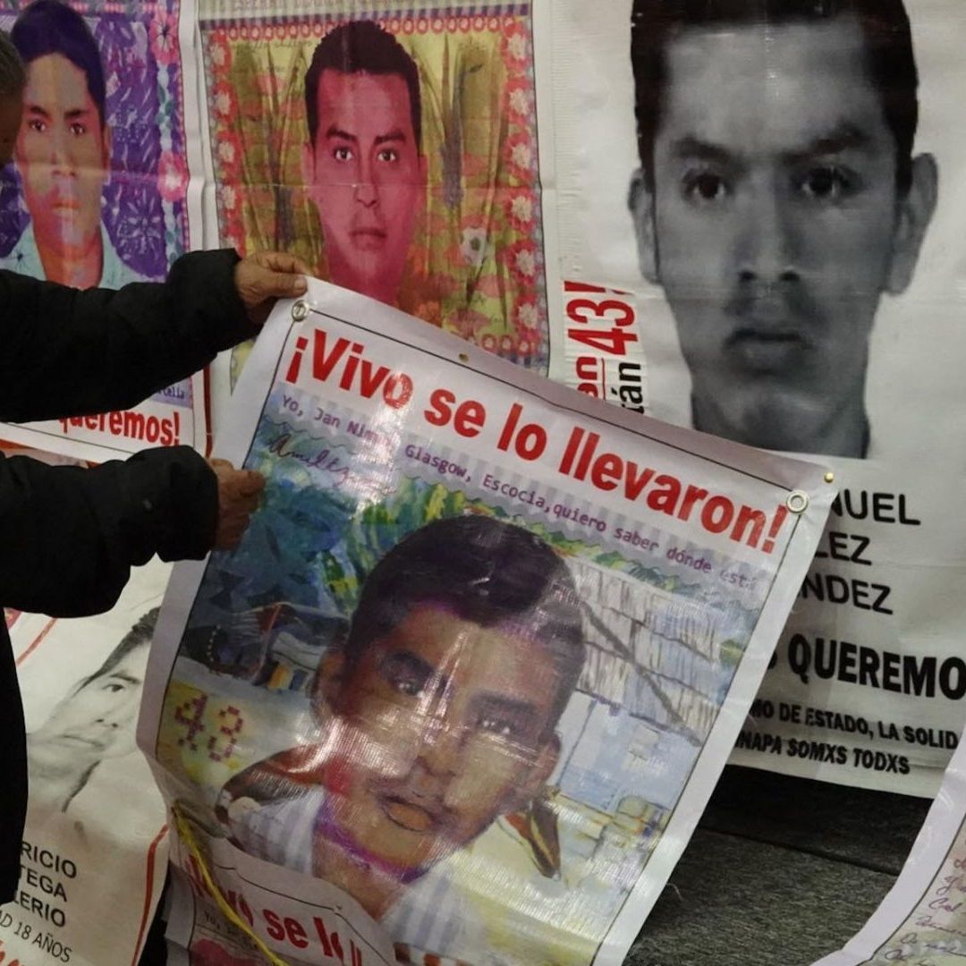 Dan libertad a 8 militares acusados por el caso Ayotzinapa