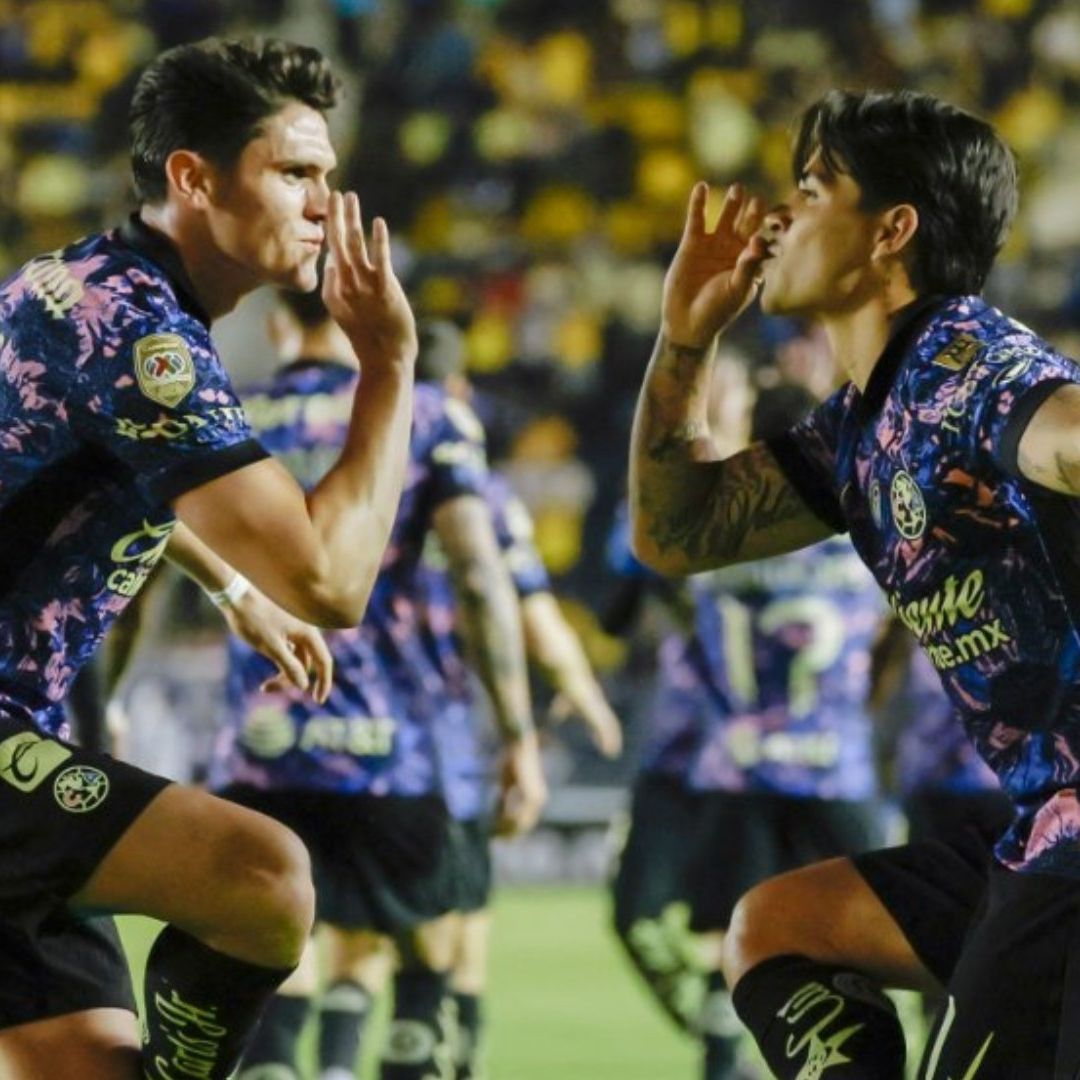 Los americanistas festejan otro triunfo, en la cima del futbol mexicano.