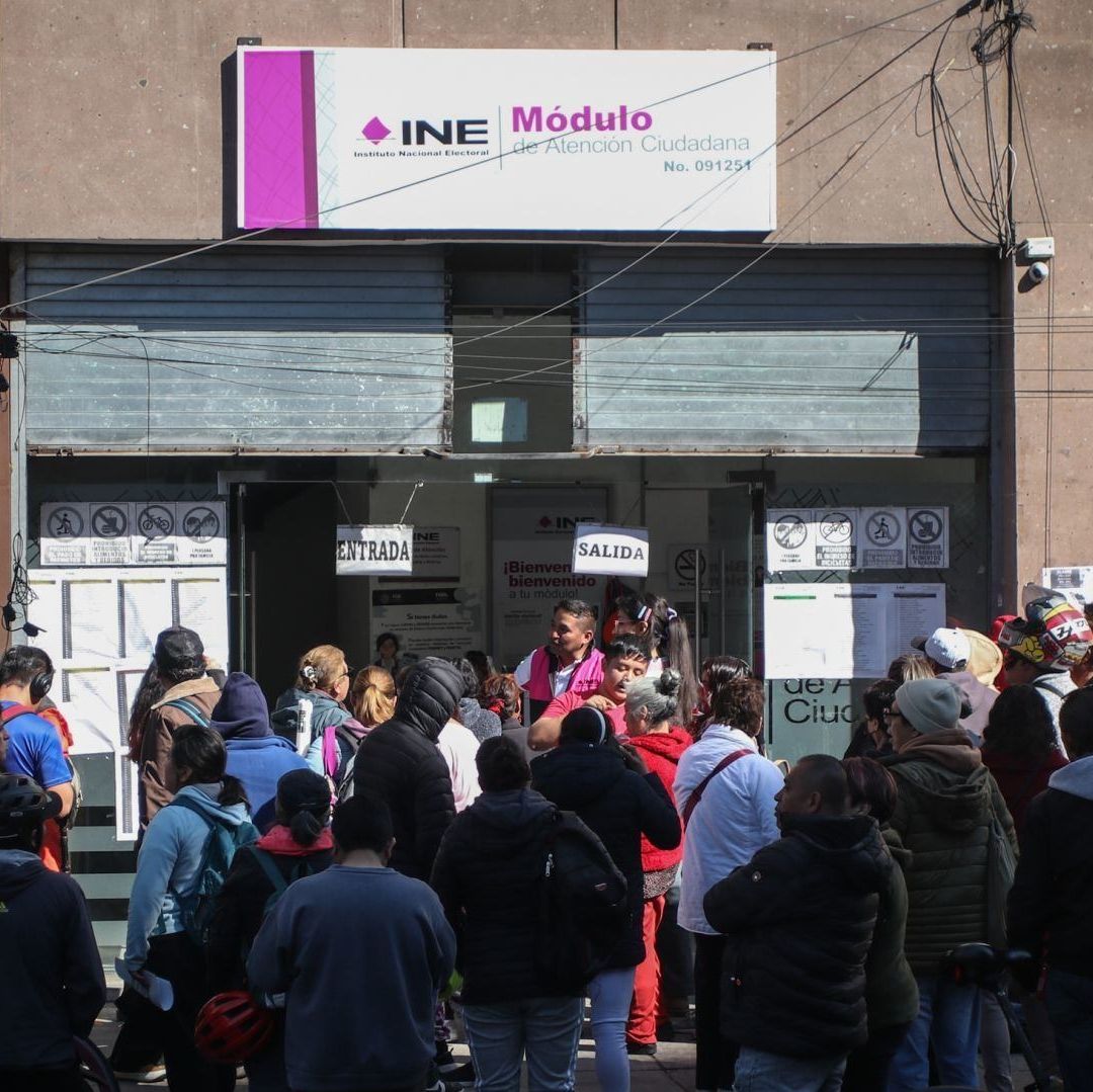 ¿Es Delito Vender 'Fichas sin Cita' en las Filas del INE? Esto Dice la Autoridad Electoral