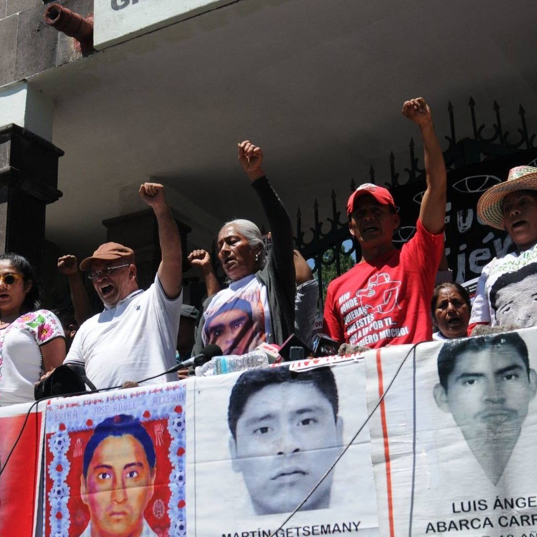 AMLO, en Desacuerdo con Encinas por Liberación de Militares por Caso Ayotzinapa