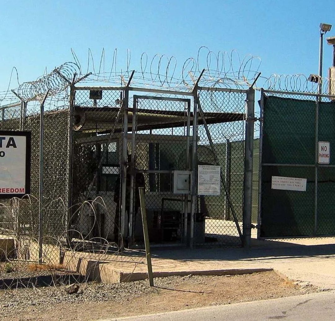 Migrantes Detenidos Serán Llevados a Base Militar de Guantánamo; Trump Firmará Orden Ejecutiva.