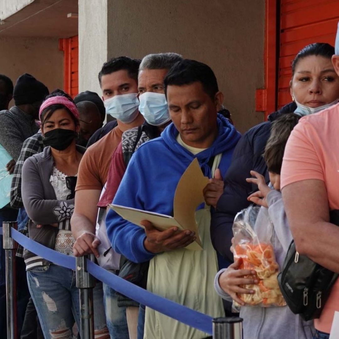 Migrantes Inician Proceso para Regularizar su Situación en México