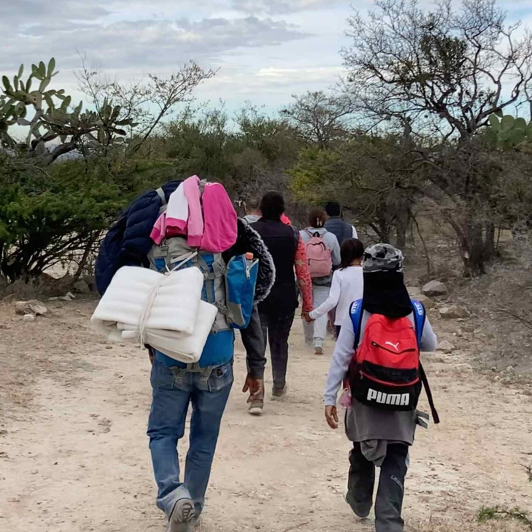 Cientos de Niños Sanjuaneros Recorren Decenas de Kilómetros Hasta San Juan de los Lagos