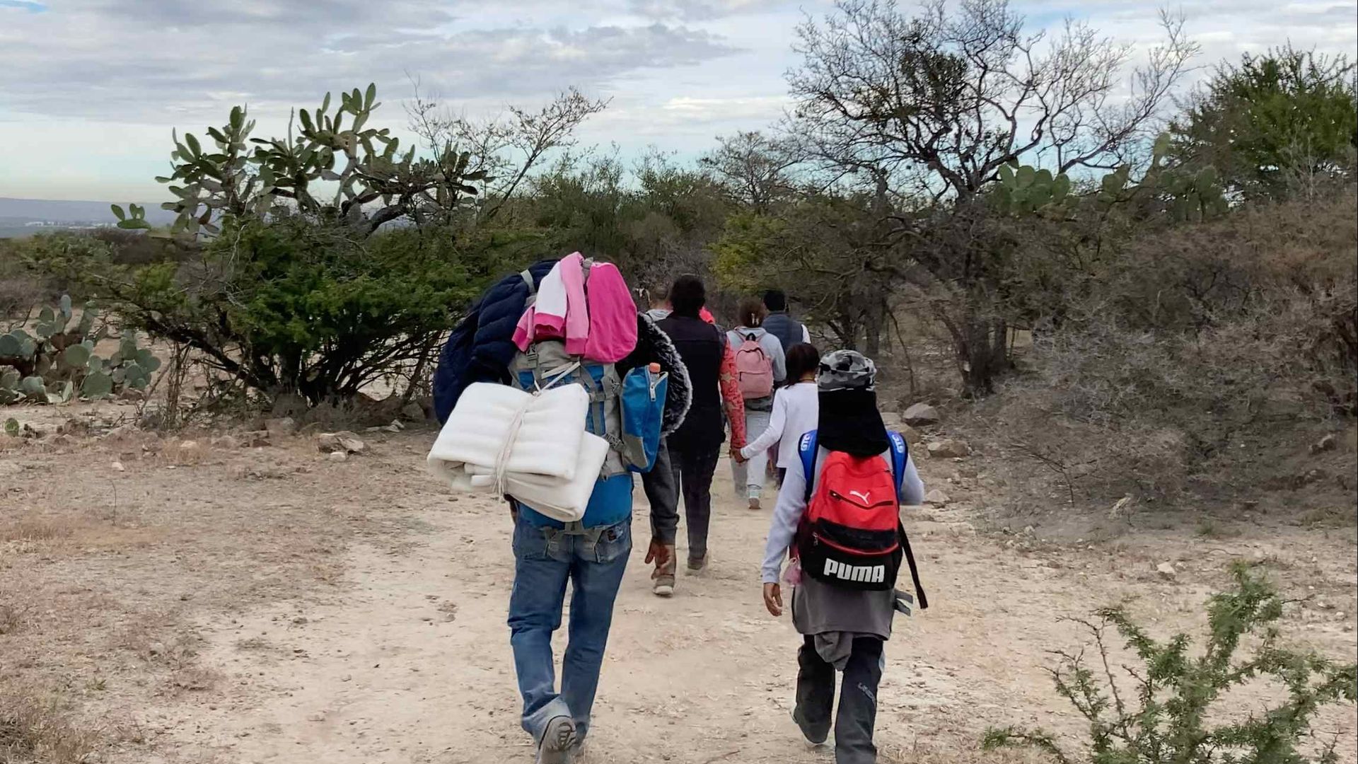 Cientos de Niños Sanjuaneros Recorren Decenas de Kilómetros Hasta San Juan de los Lagos