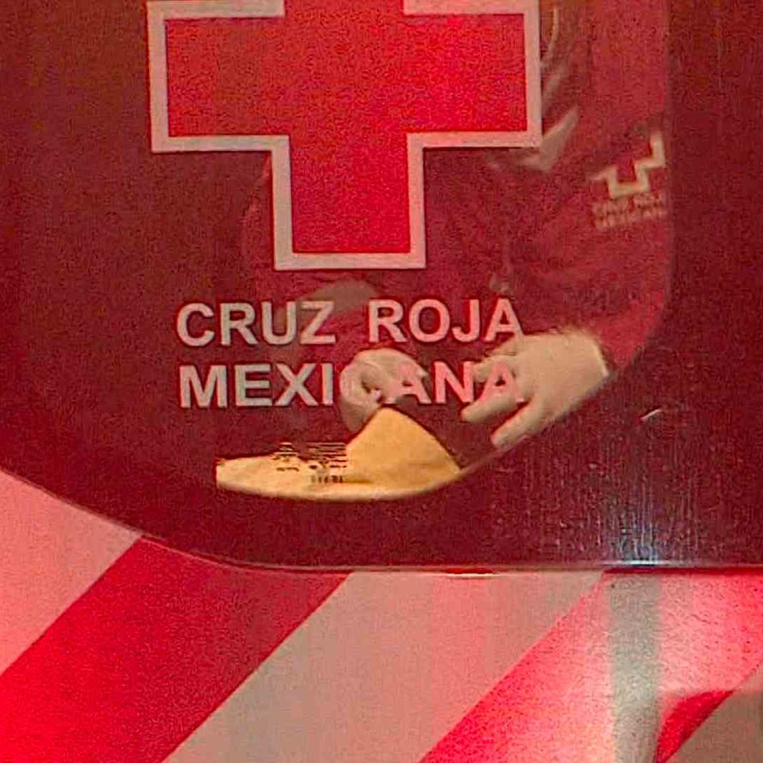 Paramédicos de la Cruz Roja atendieron la llamada de auxilio y lesiones de la víctima