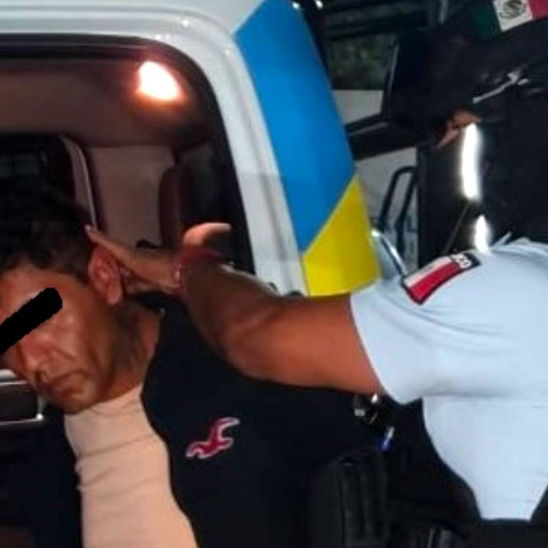 El hombre trató de huir en su vehículo pero fue alcanzado y capturado por la policía