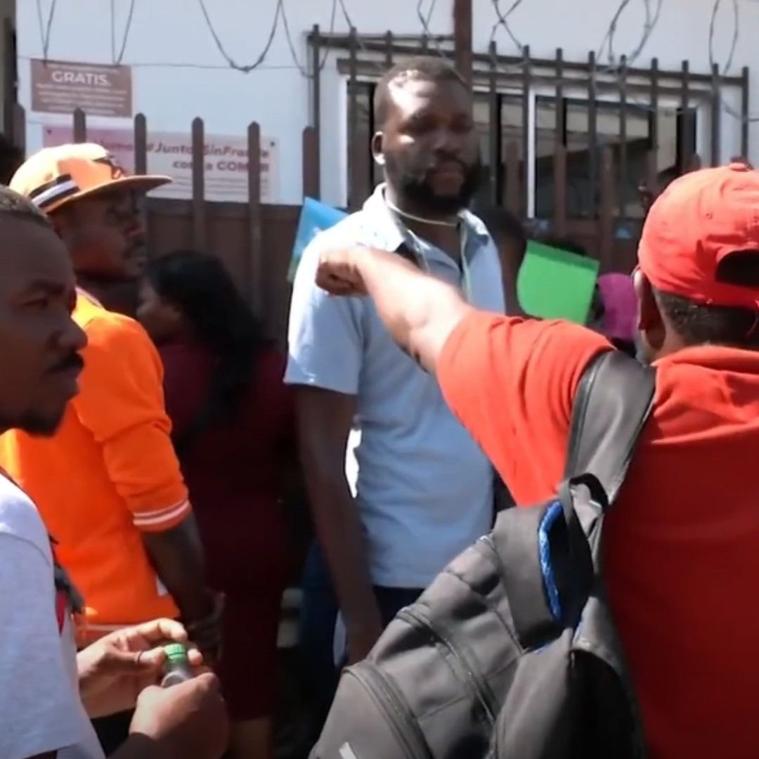 Migrantes que Buscan Regularizar su Estancia en México Desbordan Oficinas de Comar en Tapachula