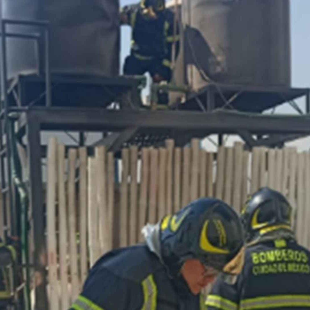Bomberos atienden explosión en edificio de La Condesa, CDMX