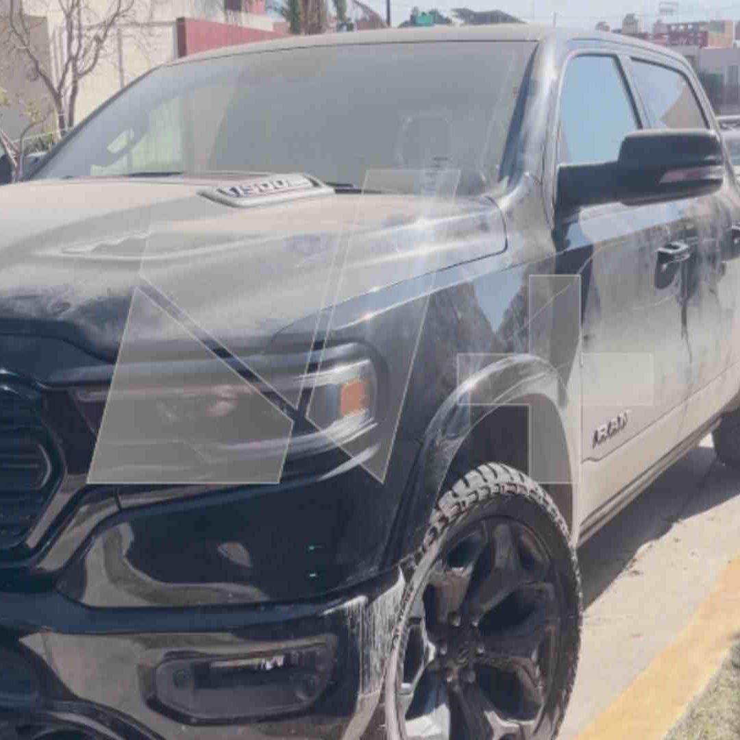 Fiscalía de Jalisco Asegura Al menos 10 Vehículos de Alta Gama en un Fraccionamiento en Zapopan