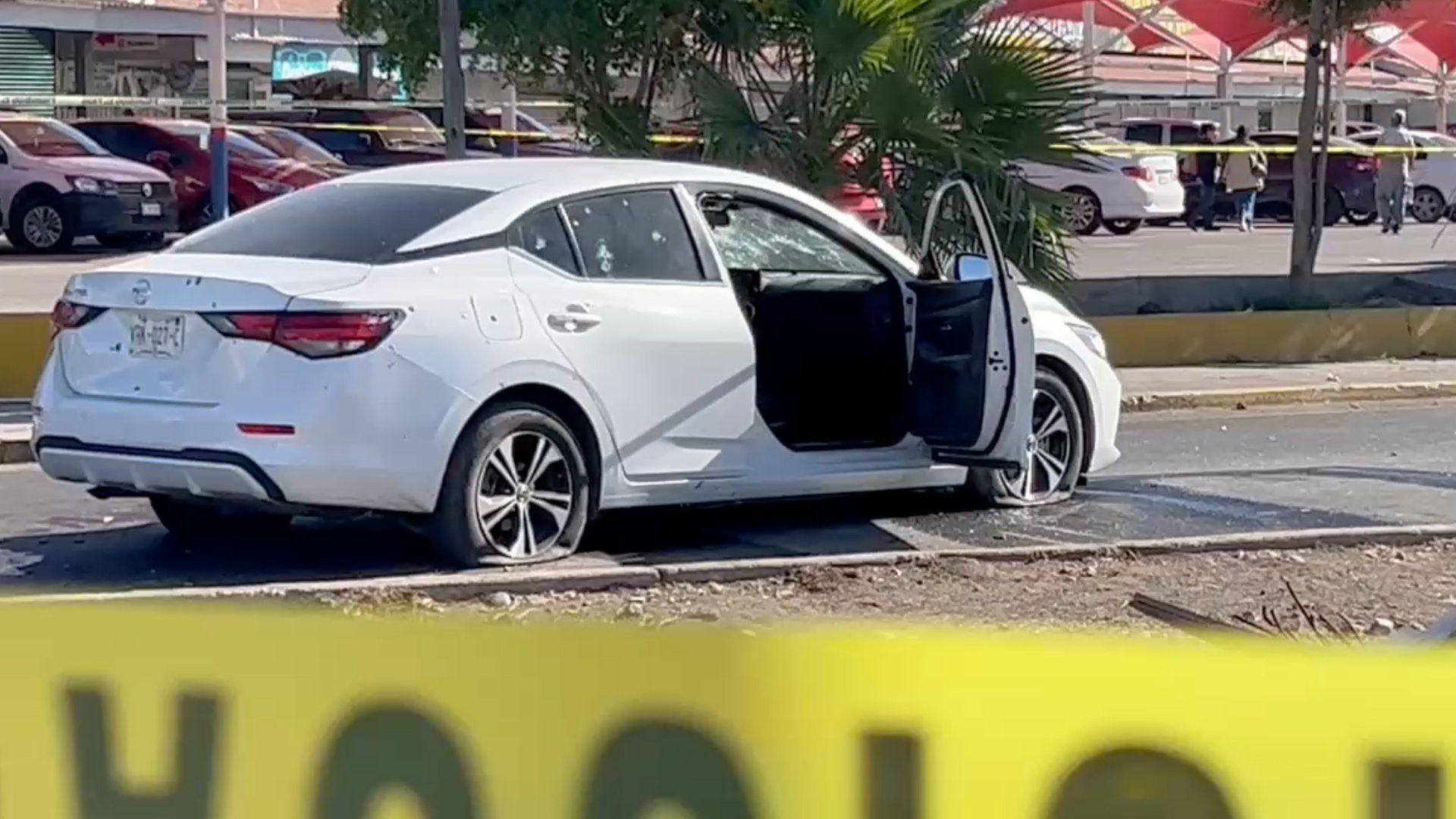 Balacera Frente Supermercado en Culiacán Deja a un Policía Muerto y Otro Herido