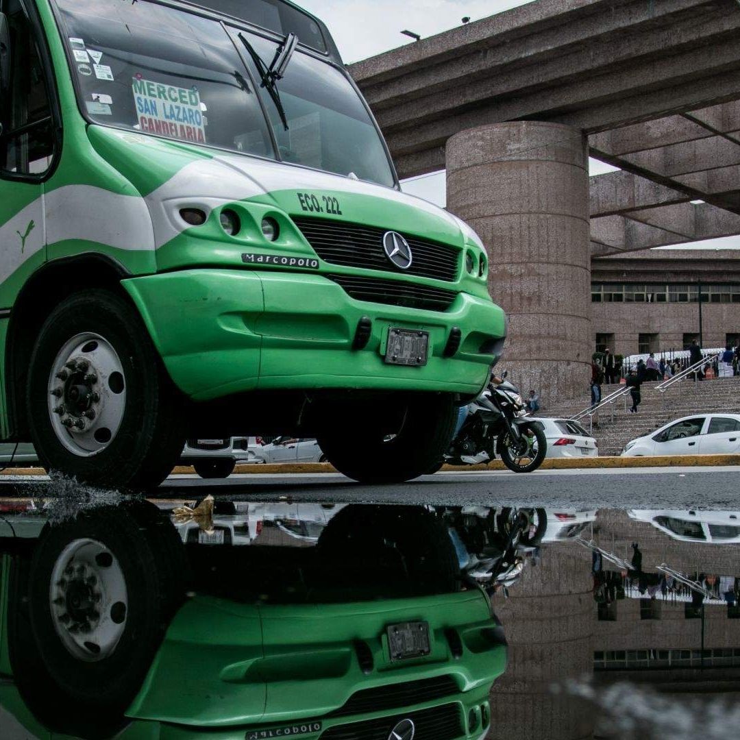 Cachan a Pareja en Encuentro Intimo en Camión de Transporte Público