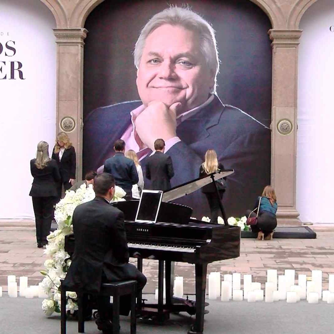 Familiares, amigos y autoridades estatales estuvieron presentes en este homenaje