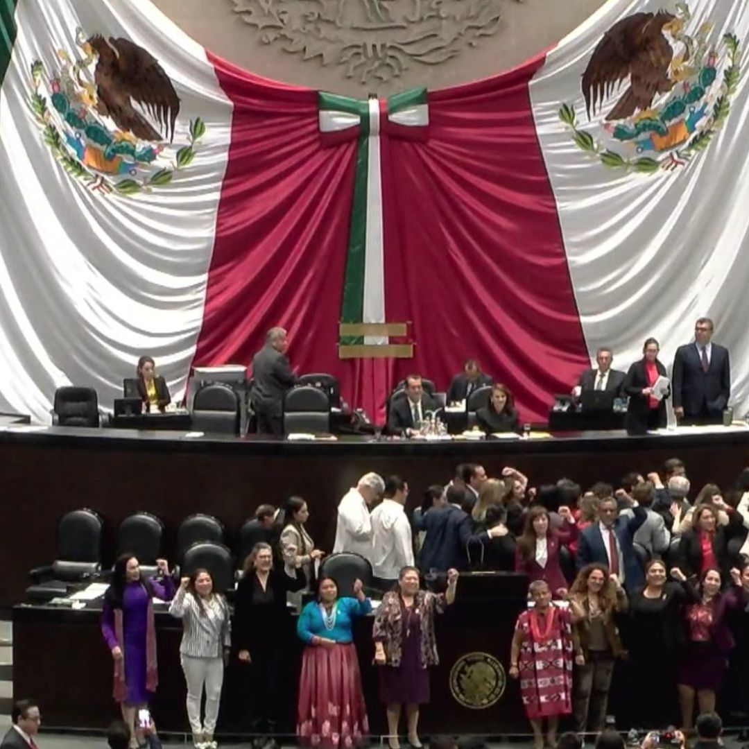 Tras entonarse el Himno Nacional, la sesión estuvo marcada por confrontaciones entre legisladores.