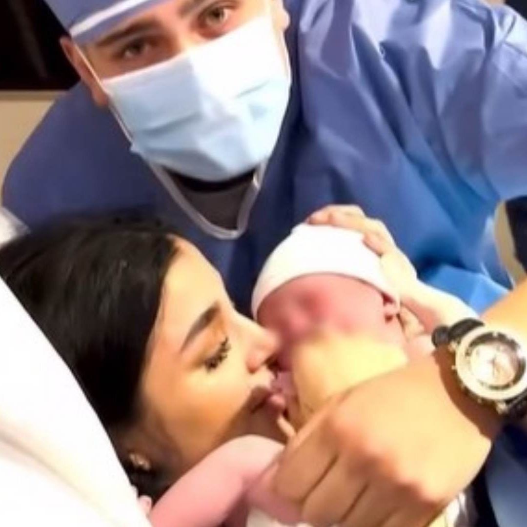 La influencer compartió un video del nacimiento de su hija.