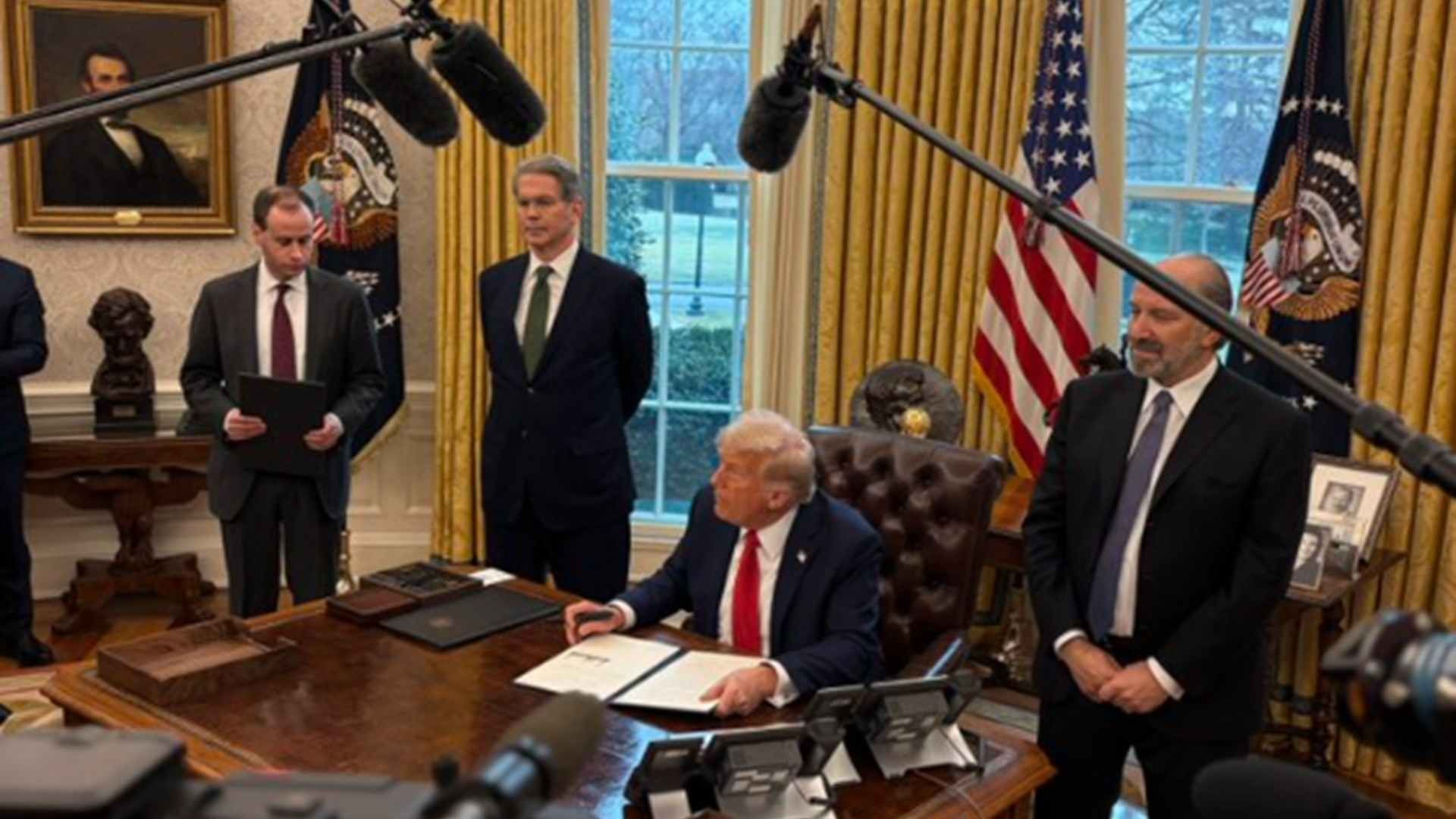 El presidente Donald Trump firma hoy una orden ejecutiva
