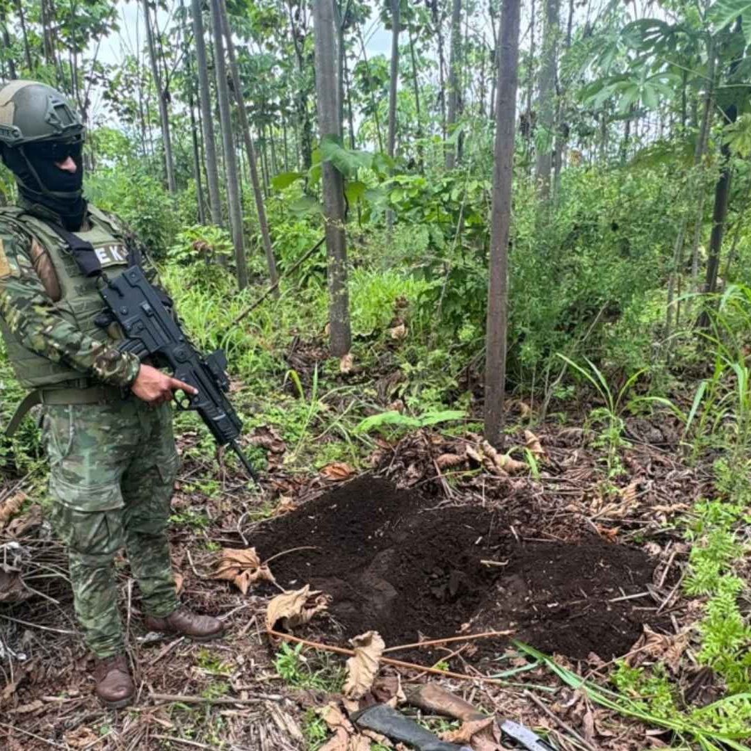 Ecuador Ordena Cerrar las Fronteras por "Intentos de Desestabilización de Grupos Armados"