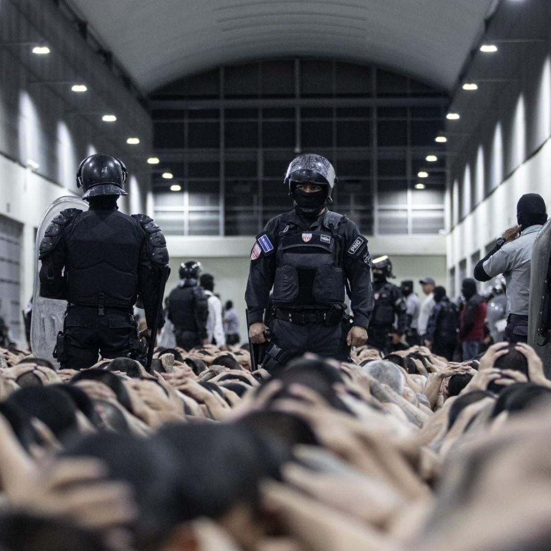 Bukele informó que los prisioneros serán albergados en el Centro de Confinamiento del Terrorismo.