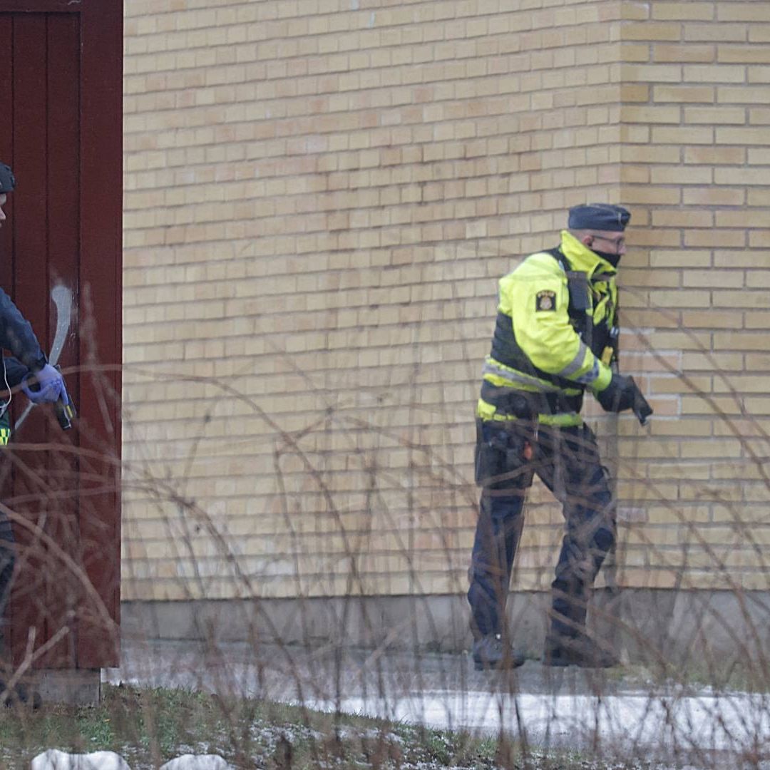Al Menos 10 Muertos por Tiroteo en Escuela de Suecia