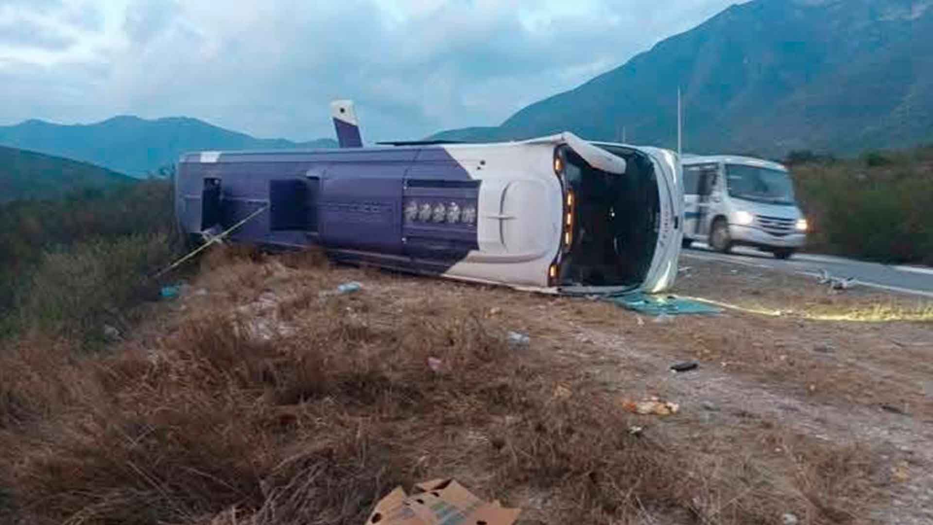 Volcadura de Autobús Deja Dos Muertos y Más de 30 Heridos en Carretera Victoria-Tula
