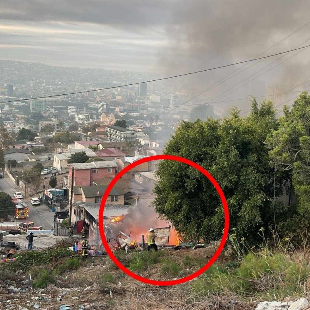 Incendio en Tijuana: Bomberos y Vecinos Contienen las Llamas; 2 Casas y 1 Taller Afectados