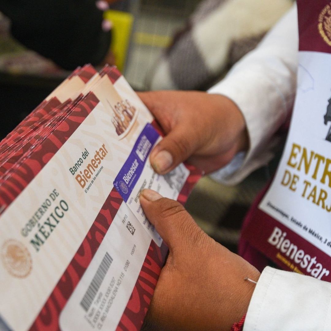 Beca Rita Cetina: ¿Qué Documentos Necesitas para Recoger la Tarjeta con Mil 900 Pesos?