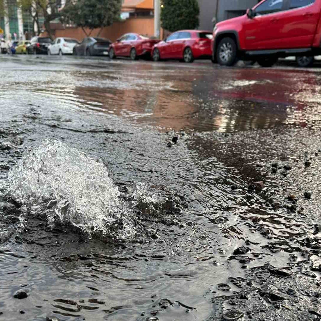 Mega fuga de agua en la alcaldía Álvaro Obregón, CDMX