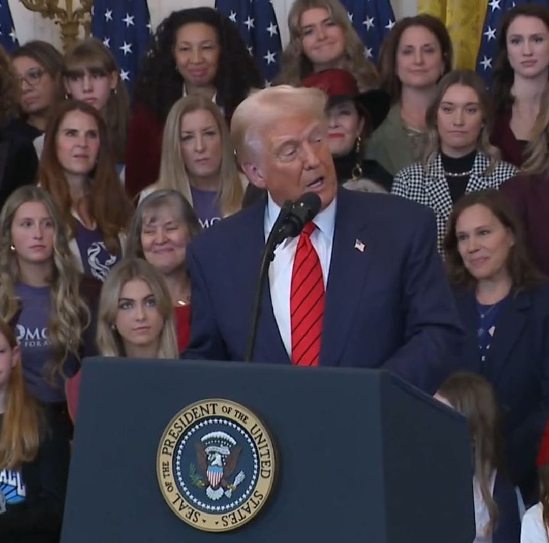 Donald Trump Prohíbe Atletas Trans en Competencias Femeninas; Firma Nueva Orden Ejecutiva.