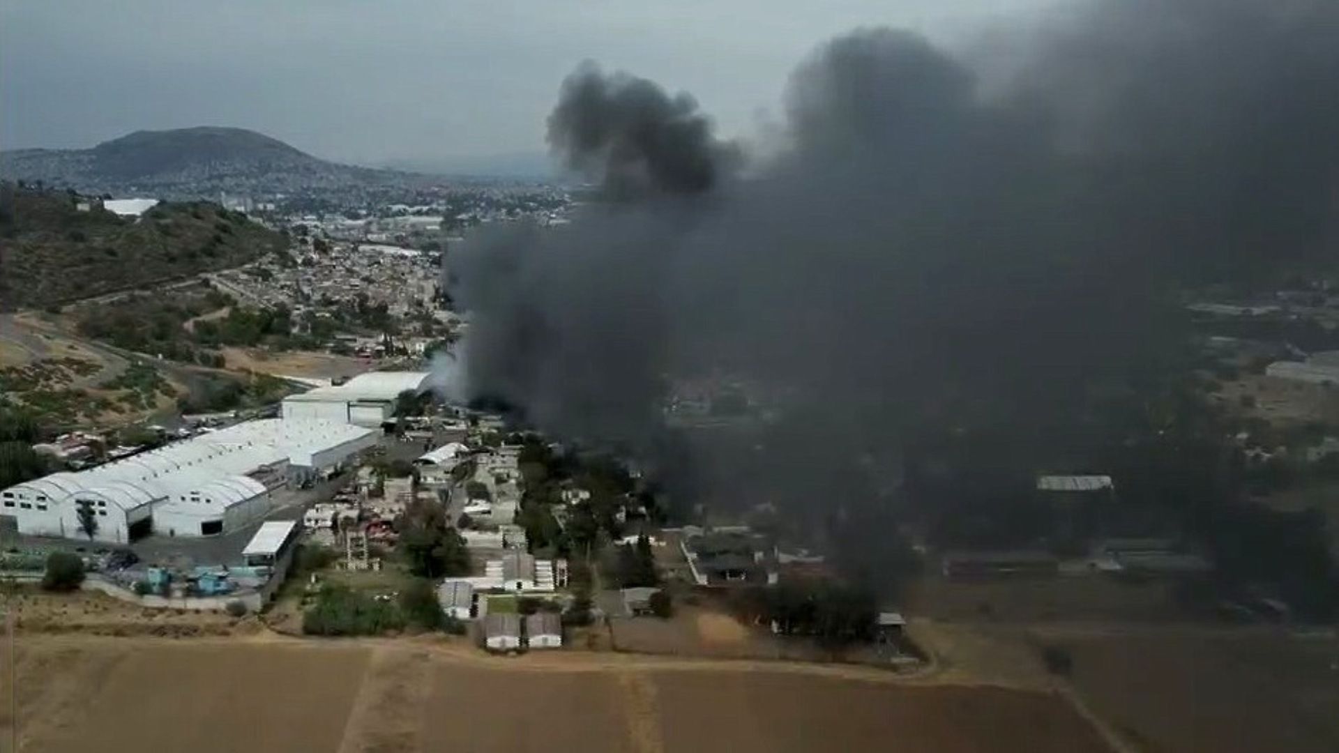 Columna de Humo por Incendio en Edomex es Visible hasta CDMX