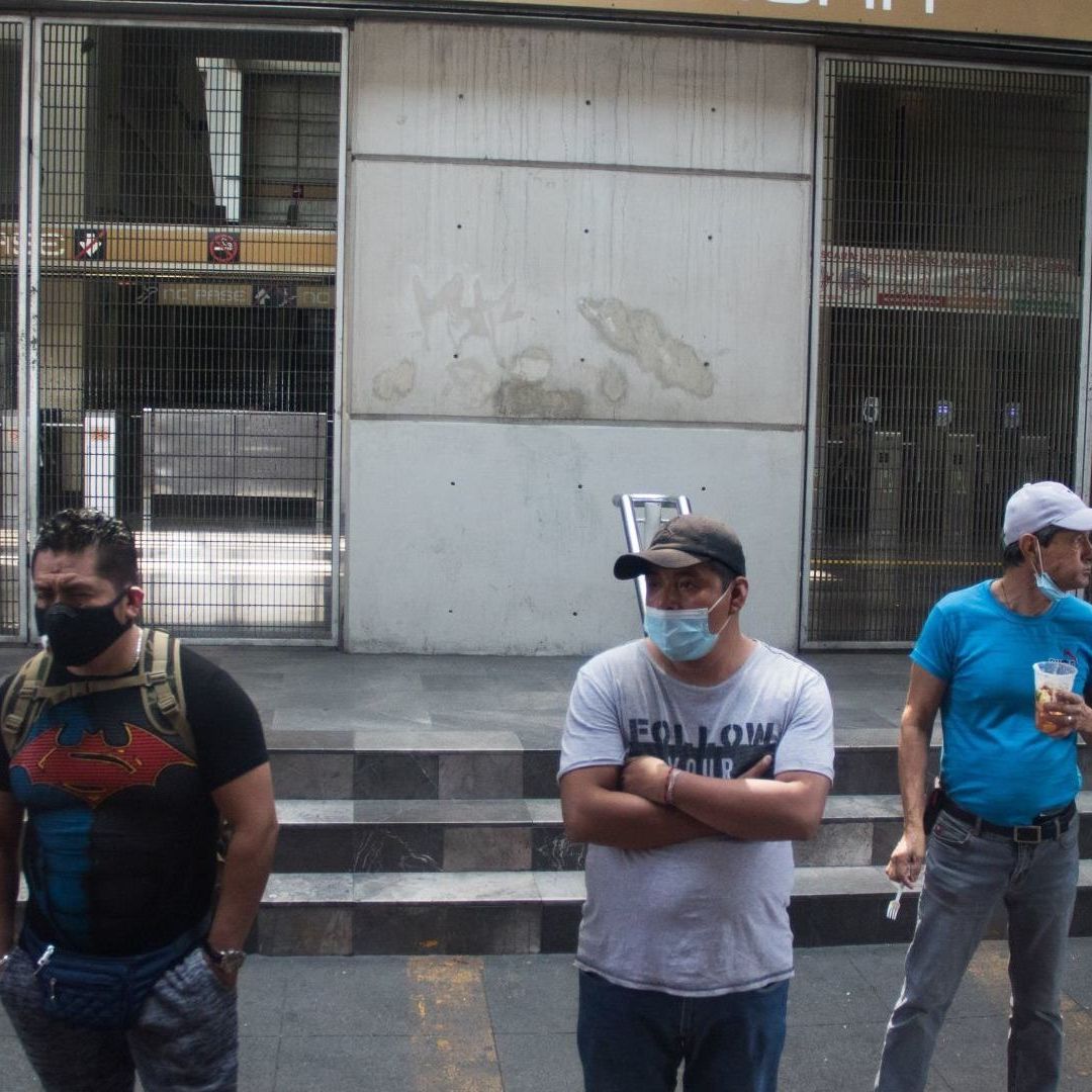Usuarios de la Línea 12 del Metro