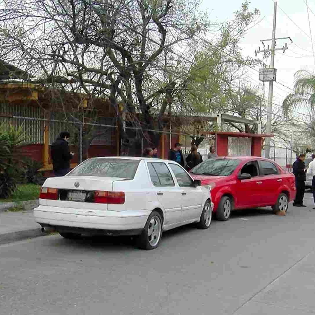 Luego del atropello múltiple, la camioneta siguió avanzando y se impactó contra por lo menos tres vehículos