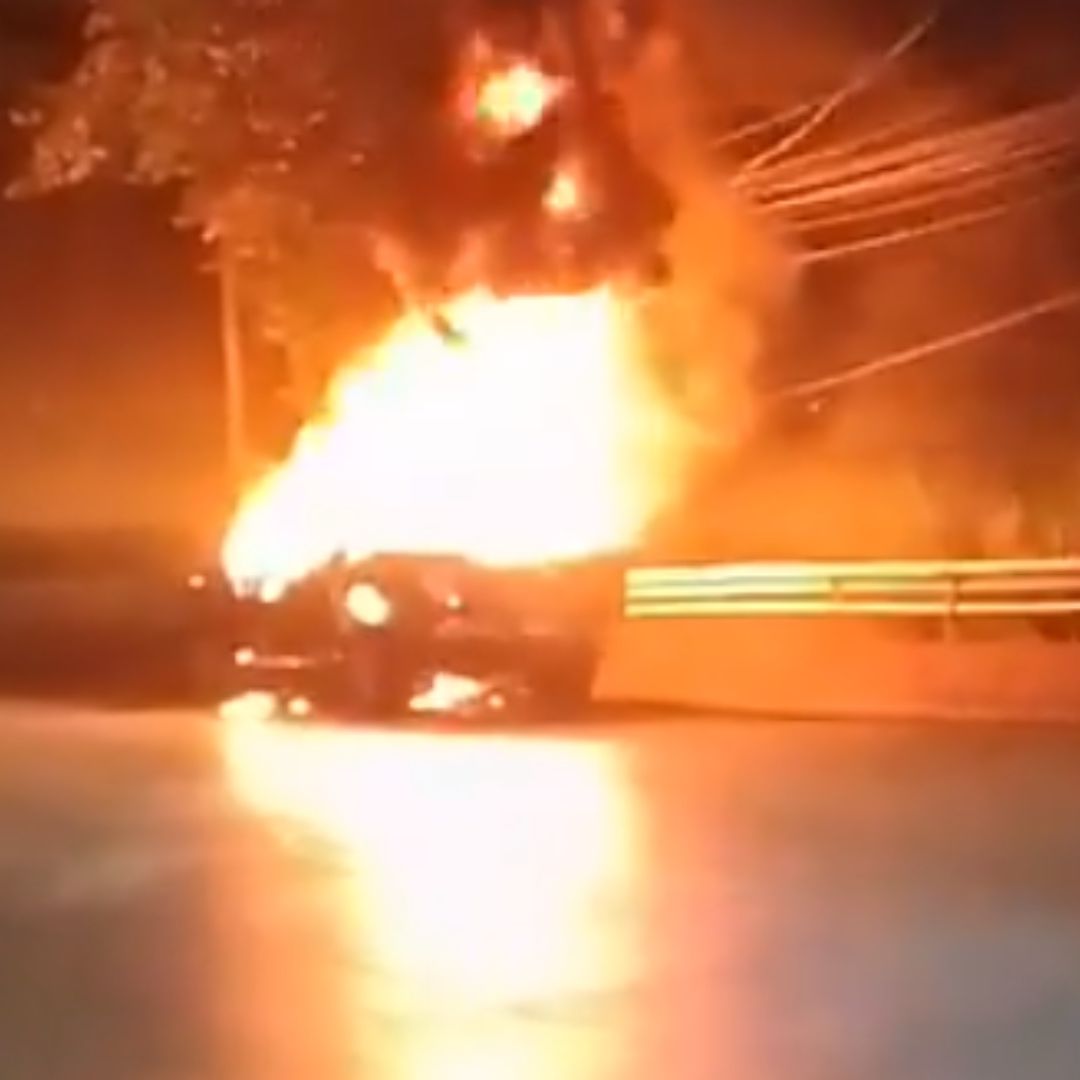 Quema de Vehículos en Teapa, Tabasco, Moviliza a Autoridades