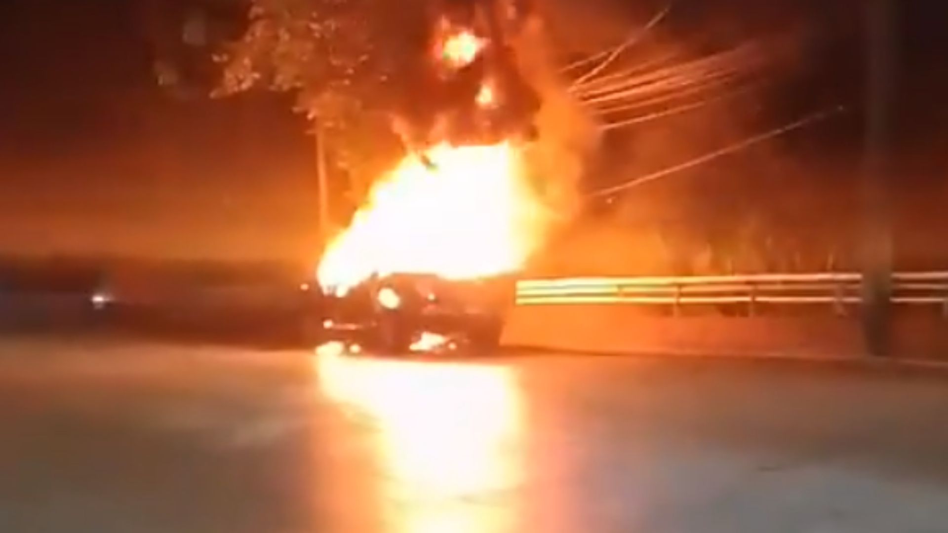 Quema de Vehículos en Teapa, Tabasco, Moviliza a Autoridades