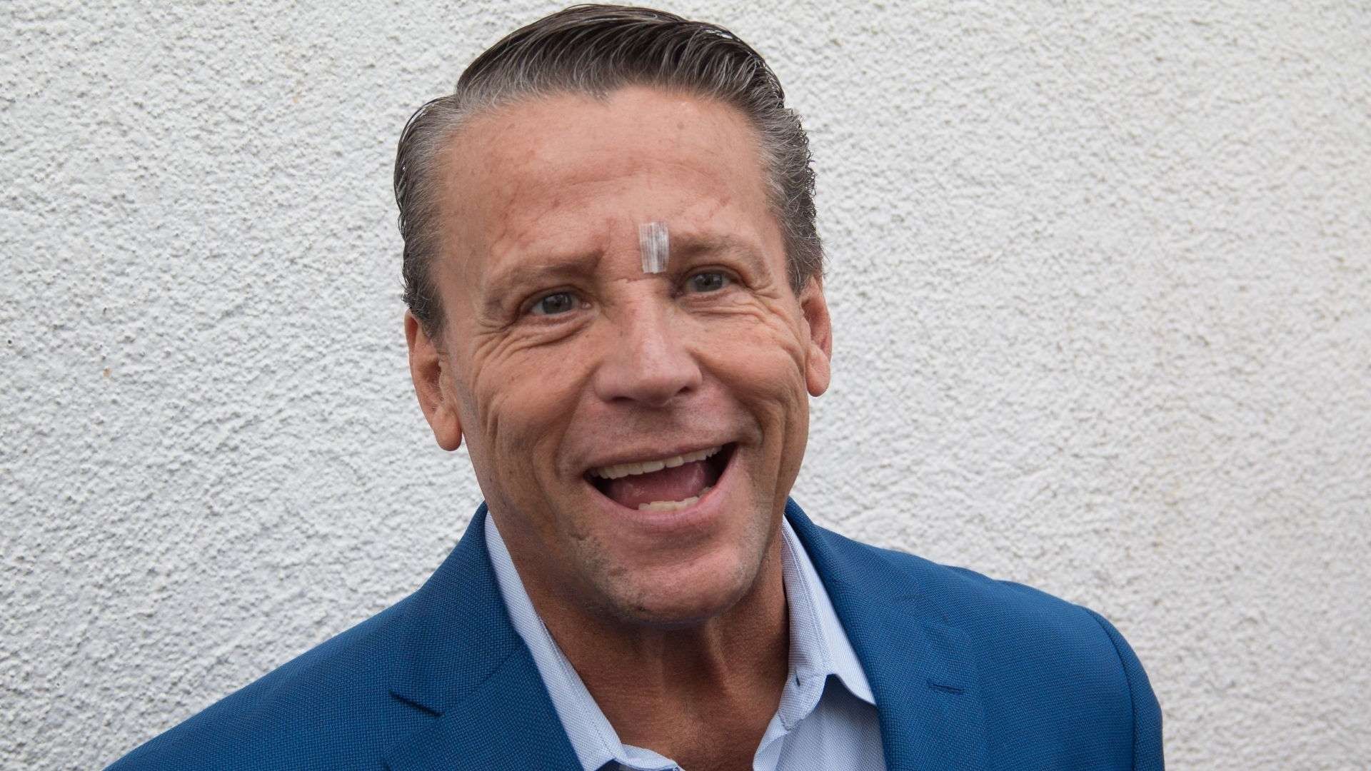 Alfredo Adame se volvió tendencia por un corrido que realza su ascendencia alemana por parte de su mamá; quién es
