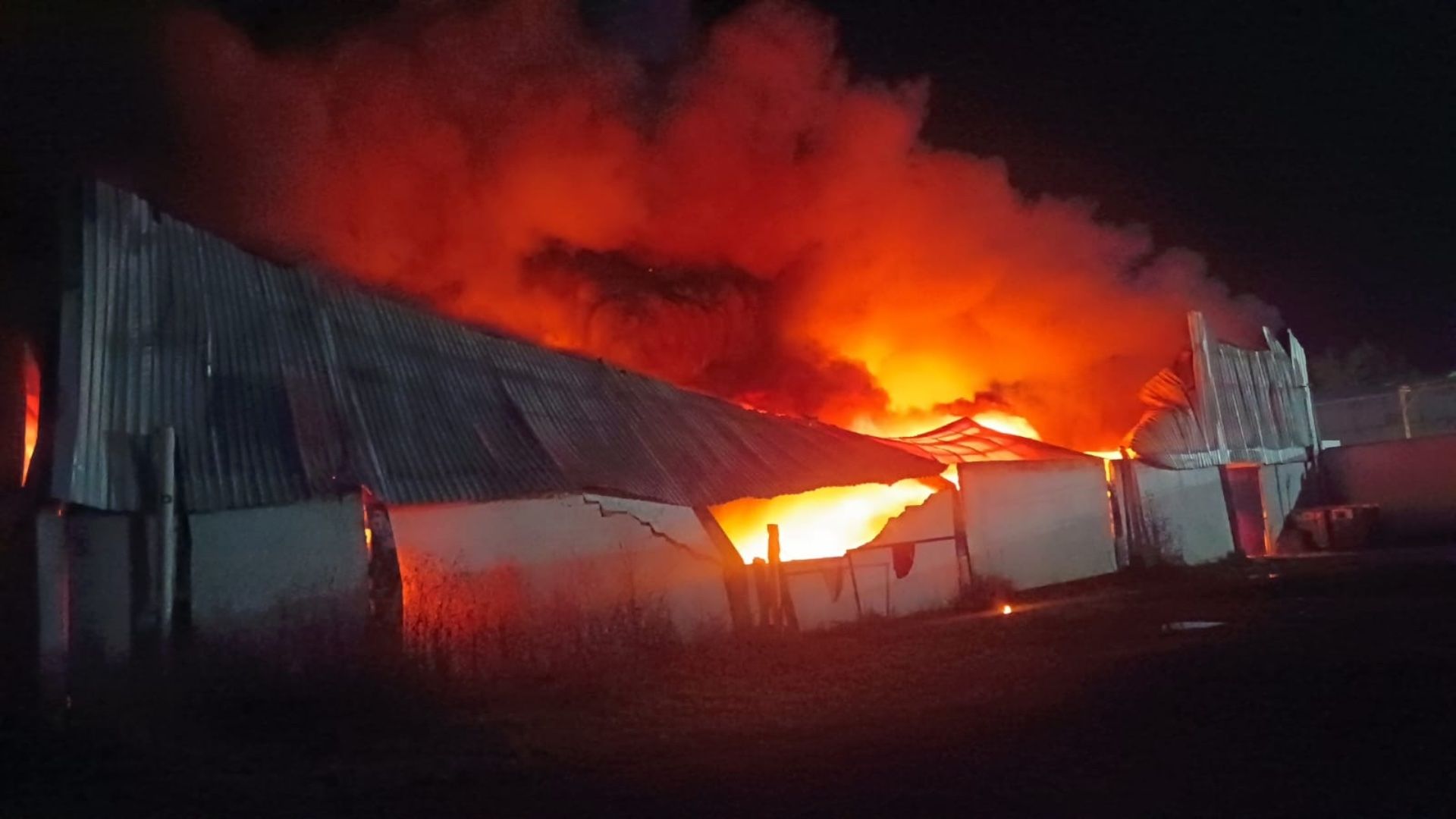Incendio en Bodega de Aceites en Parque Industrial Chachapa en Puebla