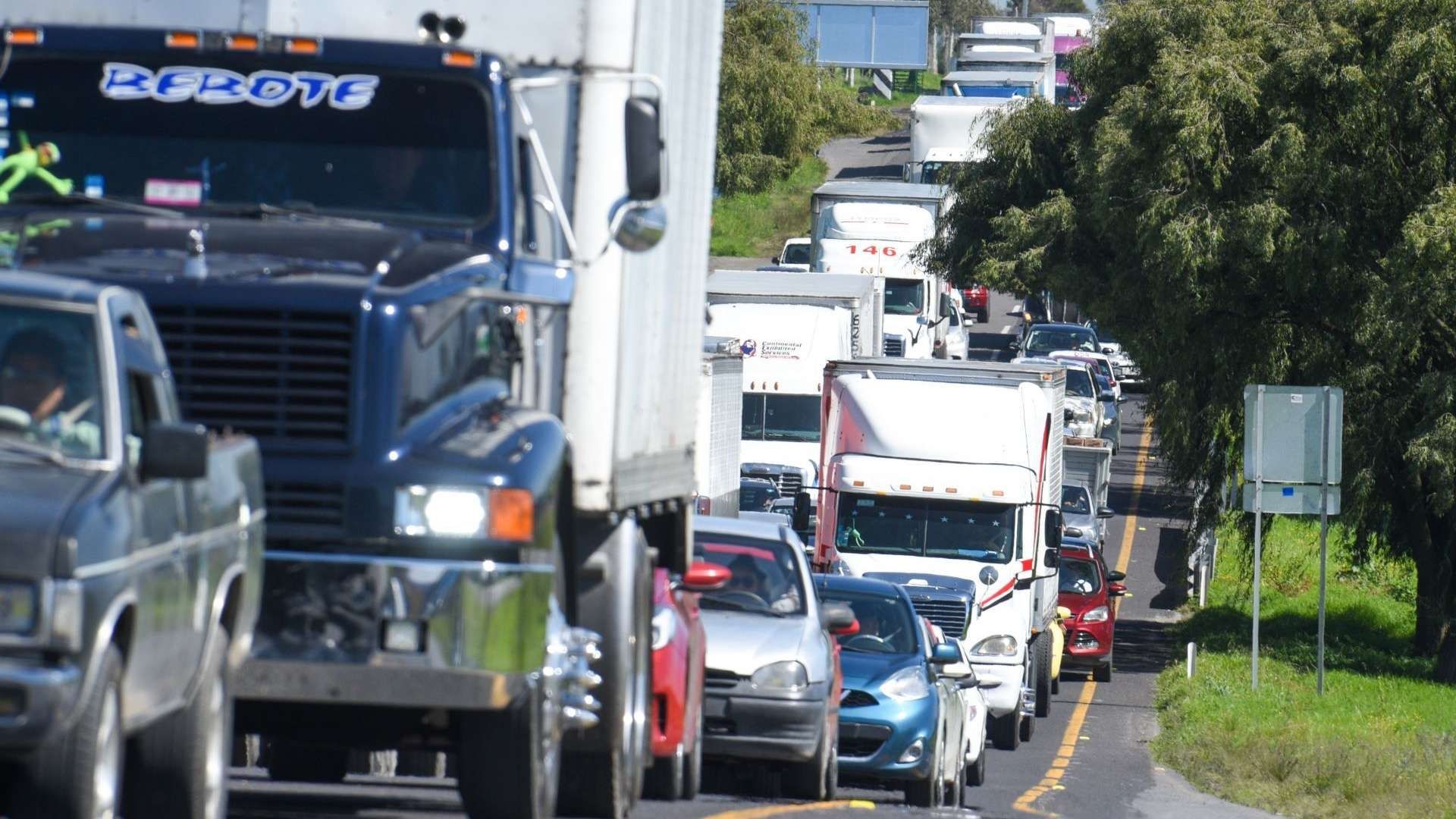 El 5 de febrero los transportistas realizarán un paro nacional por lo que se espera marcha lenta en distintas carreteras