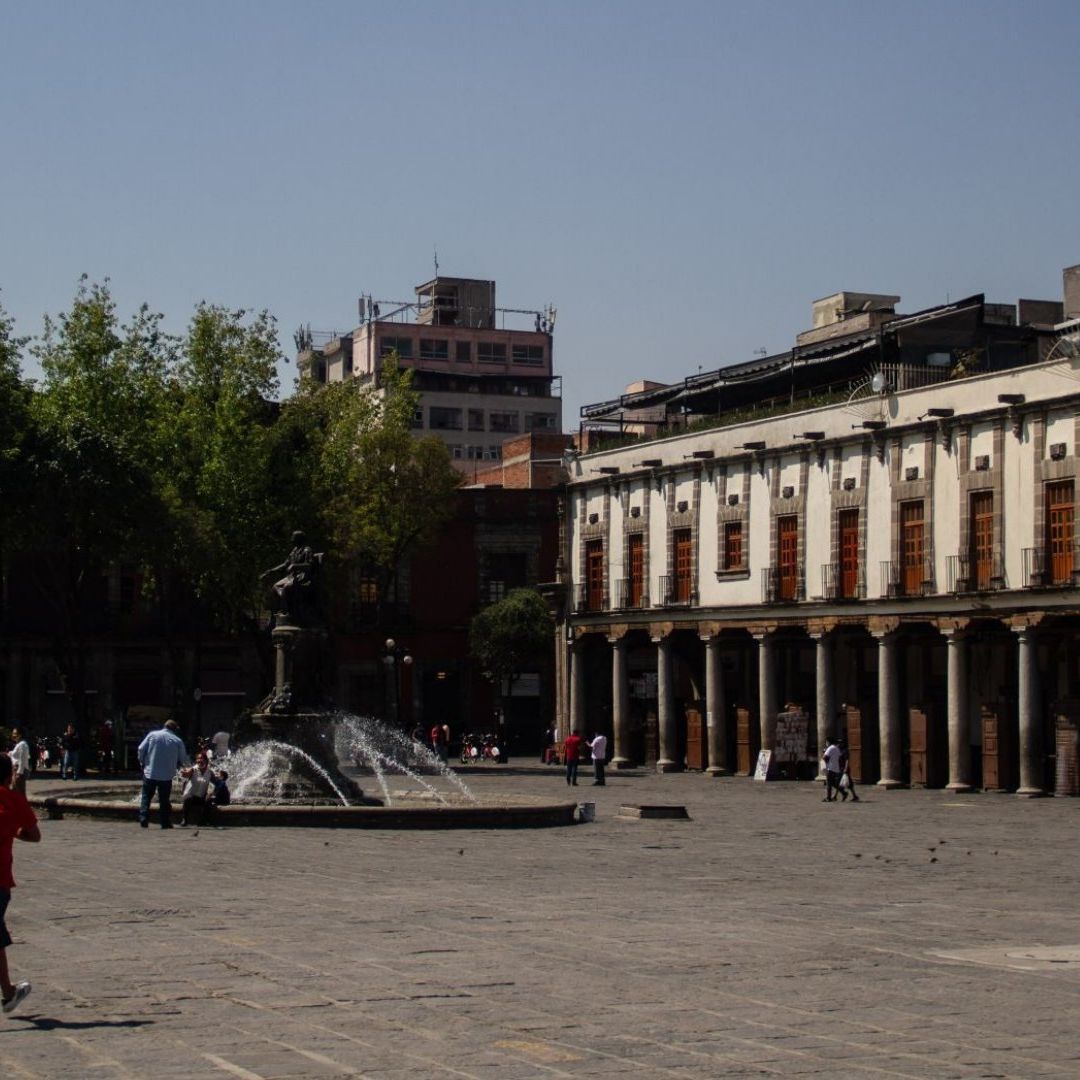 Cierran taller de falsificación de documentos en CDMX