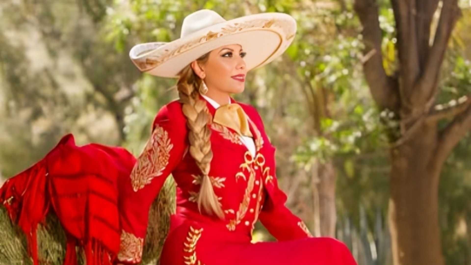 La cantante de regional mexicano tiene una larga trayectoria musical.