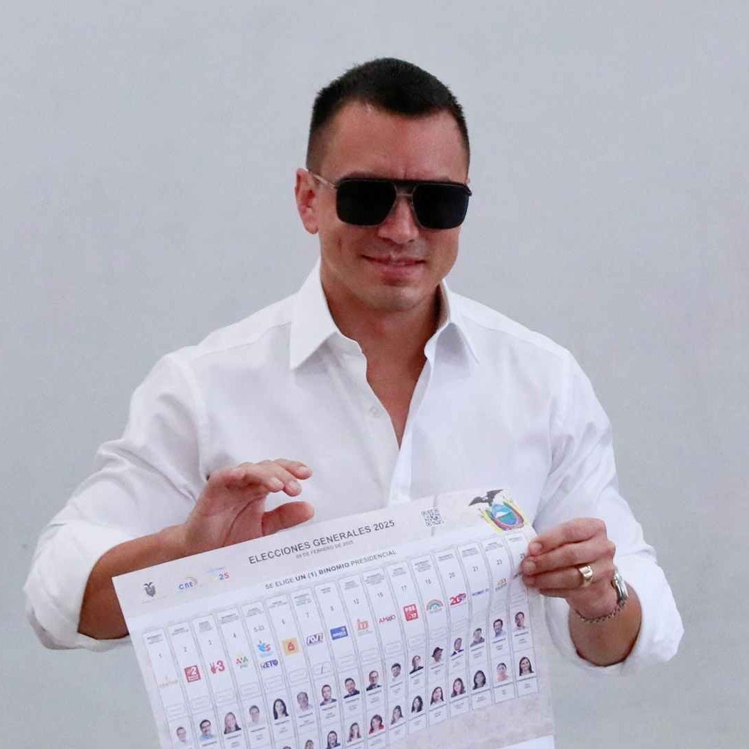 Daniel Novoa se proclama ganador de la elección presidencial.